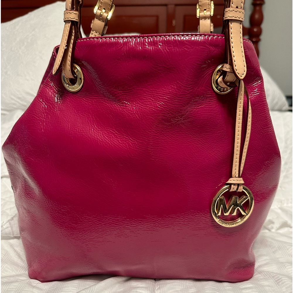 🌺💁‍♀️GORGEOUS MICHAEL KORS FUSHIA/MAGENTA PURSE!!! AMAZING CONDITION….